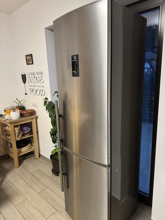 Frigider / Combina frigorifica Electrolux A++ 349 l, stare impecabila
