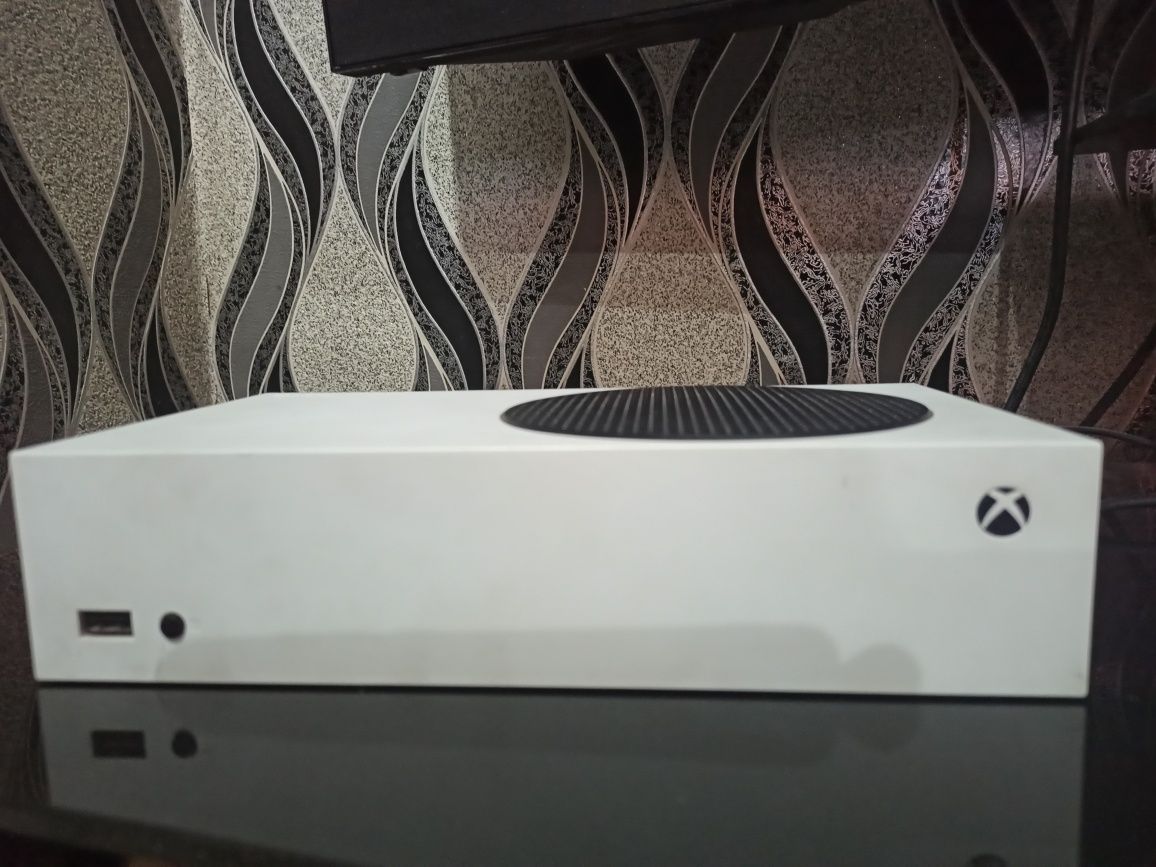 Продам Xbox series s торг