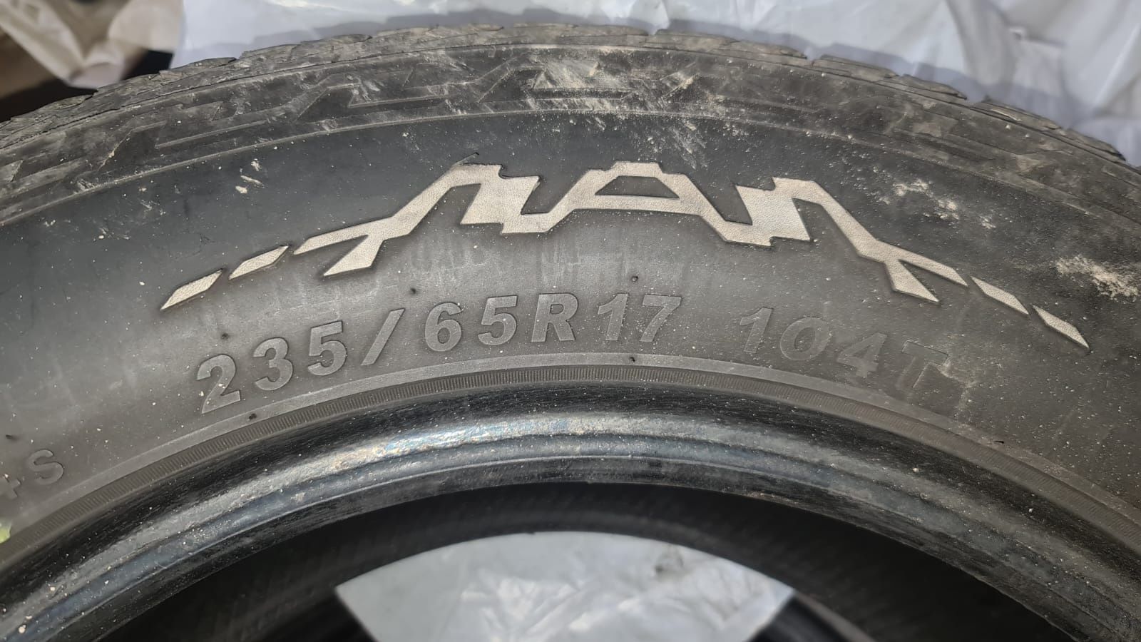 Продам шины 235/65 R17 летний