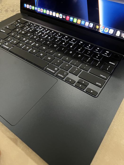 Macbook air M4 15 inch 2 sikl