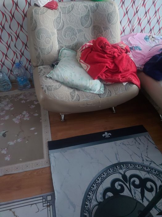 Диван с 2 мя креслами.