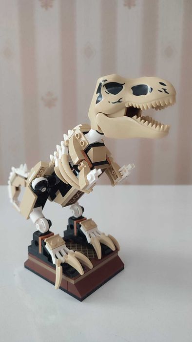 LEGO Jurassic World - Expozitia fosilei dinozaurului T. Rex
