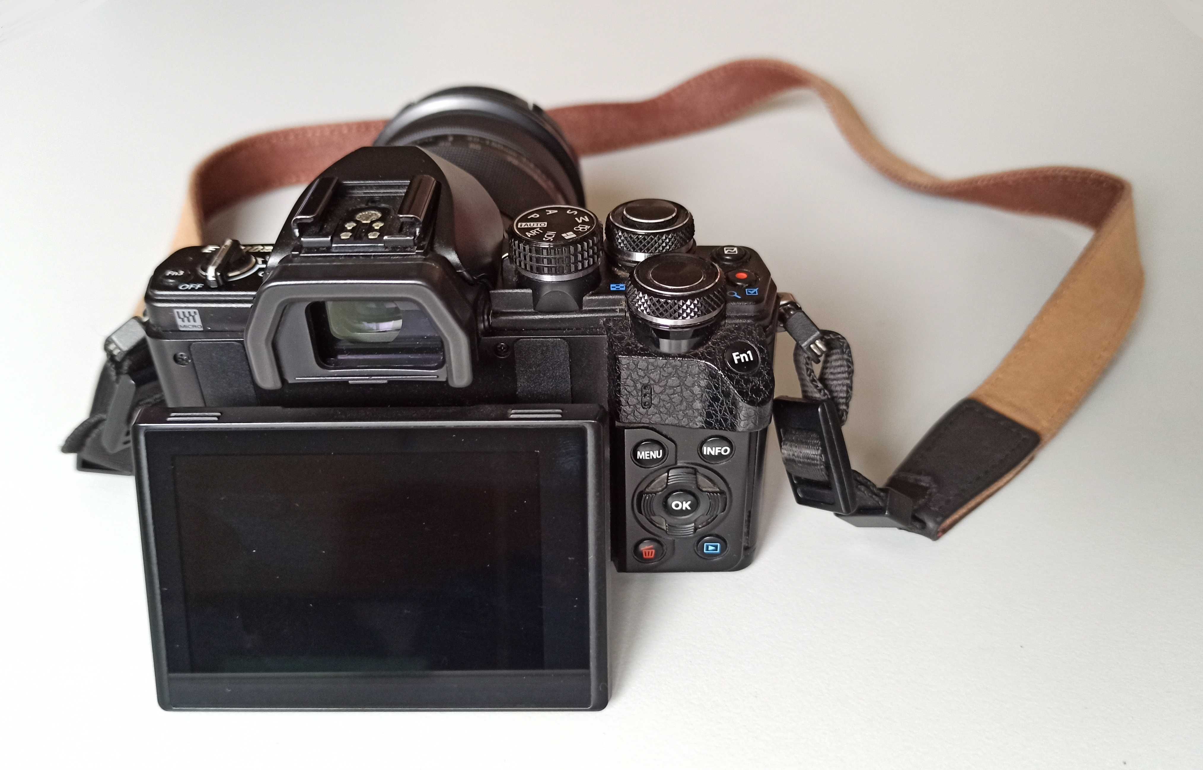 Фотоапарат Olympus OM-D E-M10 Mark II