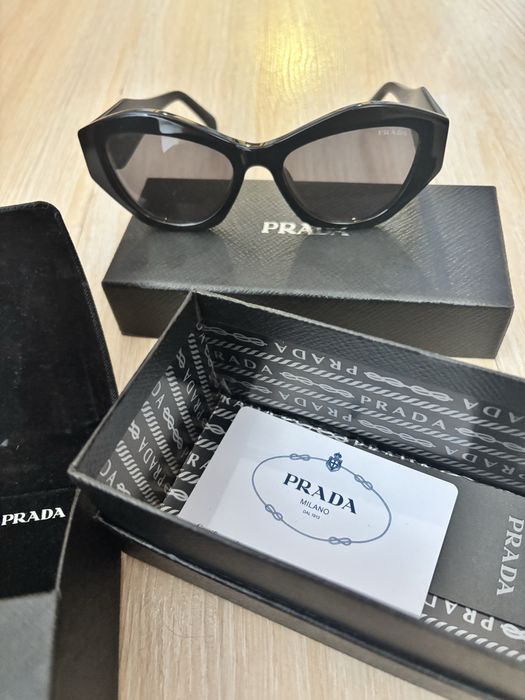 Оригинални очила на Prada