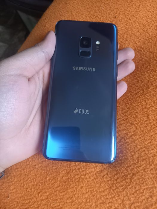 Продавам samsung s9 plus