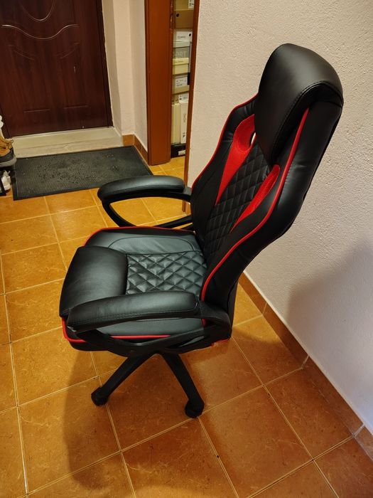 Продавам Геймърски стол