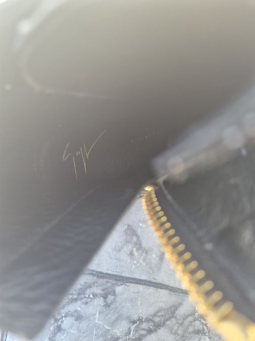 Ghete si  ochelari noi , nefolosite