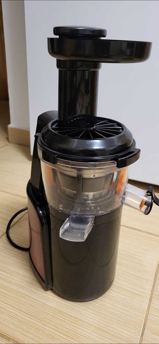 Storcator fructe/legume prin presare la rece