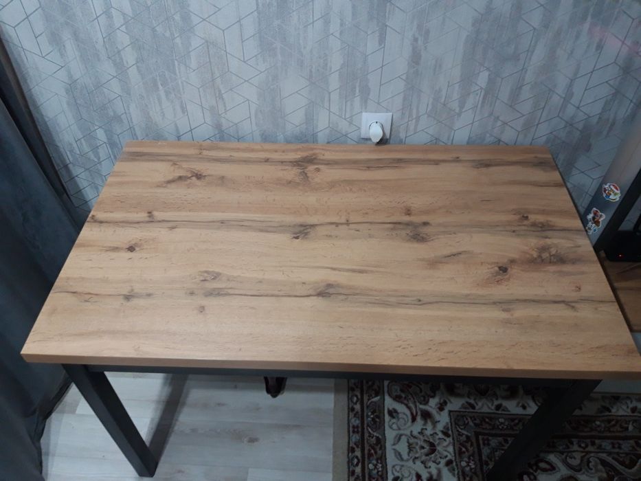 Продам стол в отличном состоянии!