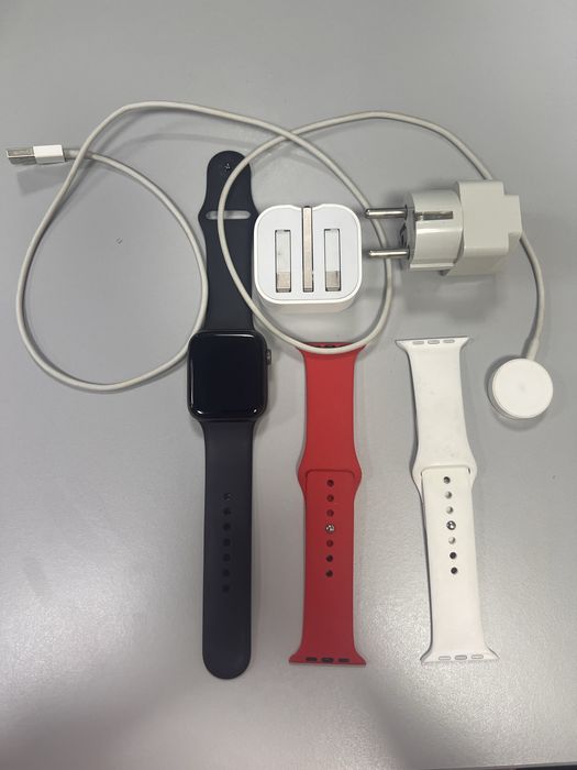 Apple Watch Series 5 (44mm) + 2 ремешка