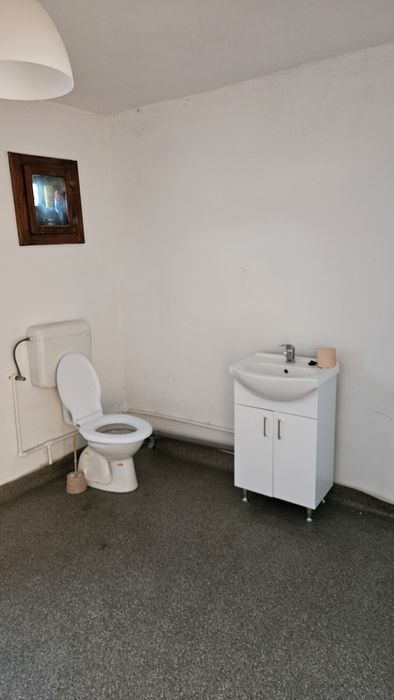 De închiriat spațiu comercial