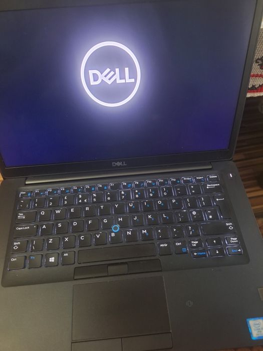 Vând sau schimb laptop tacsscreen