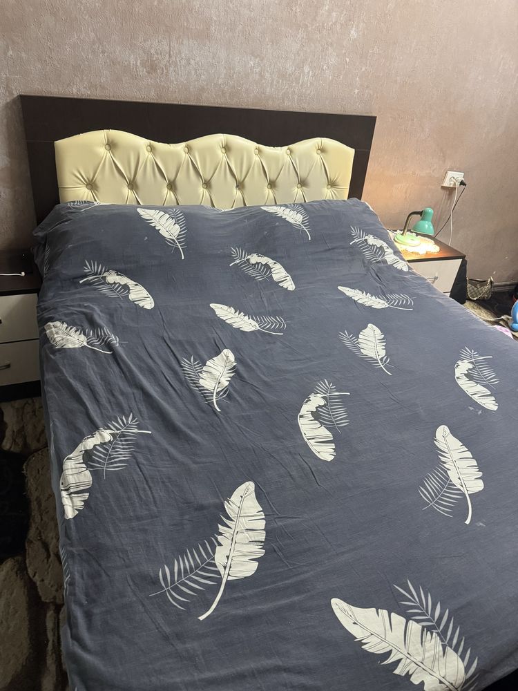 Komplekt mebel sotiladi