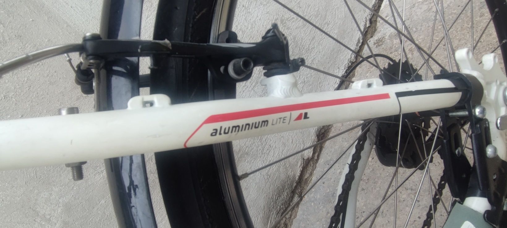 Vând bicicleta CUBE cadru aluminiu