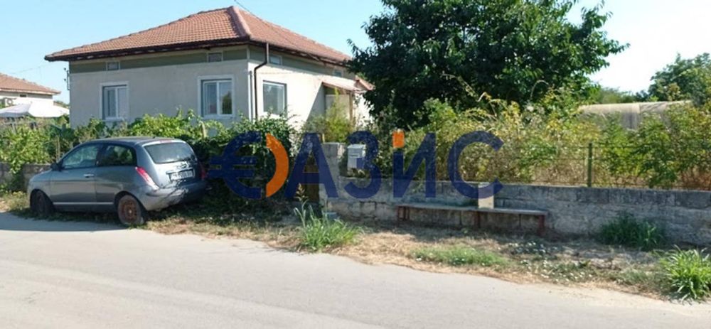 Къща 100 кв. м. с парцел 1800 кв. м., в с. Кардам област Добрич,