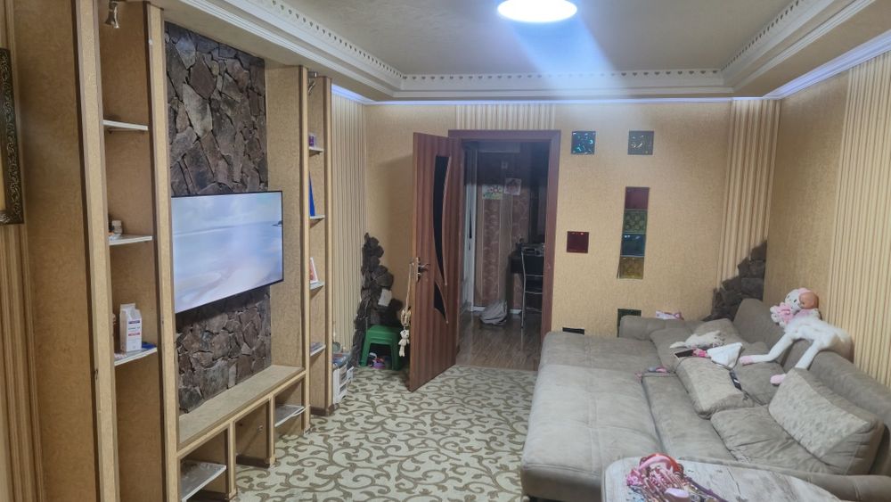 Продаётся трёхкомнатная квартира