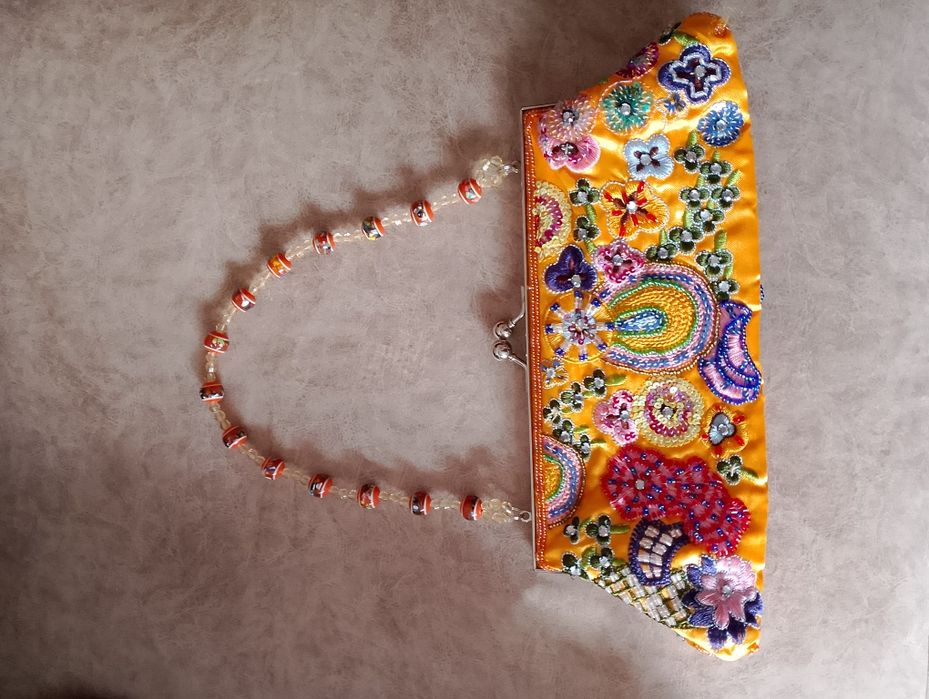 Дамски чанти за ежедневието и специални поводи