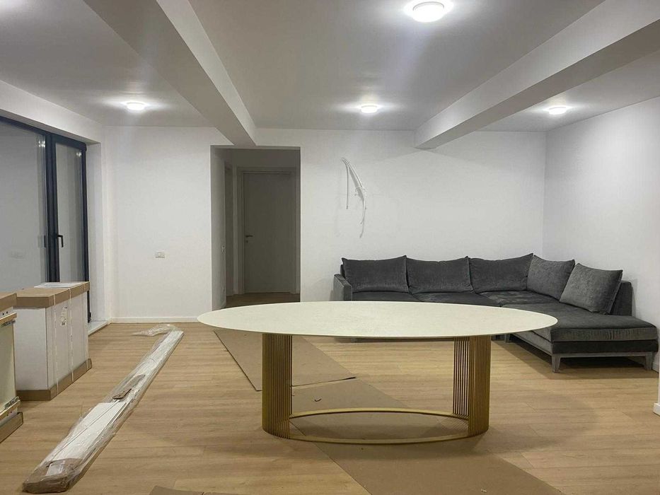 Masa ovala platou alb suport din bronz  cu 6 scaune designer OVODESIGN