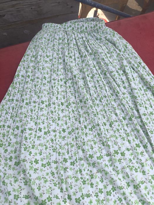 Ayollar uchun koʻylak va yupkalar bor narxi 140 dan 160 gacha