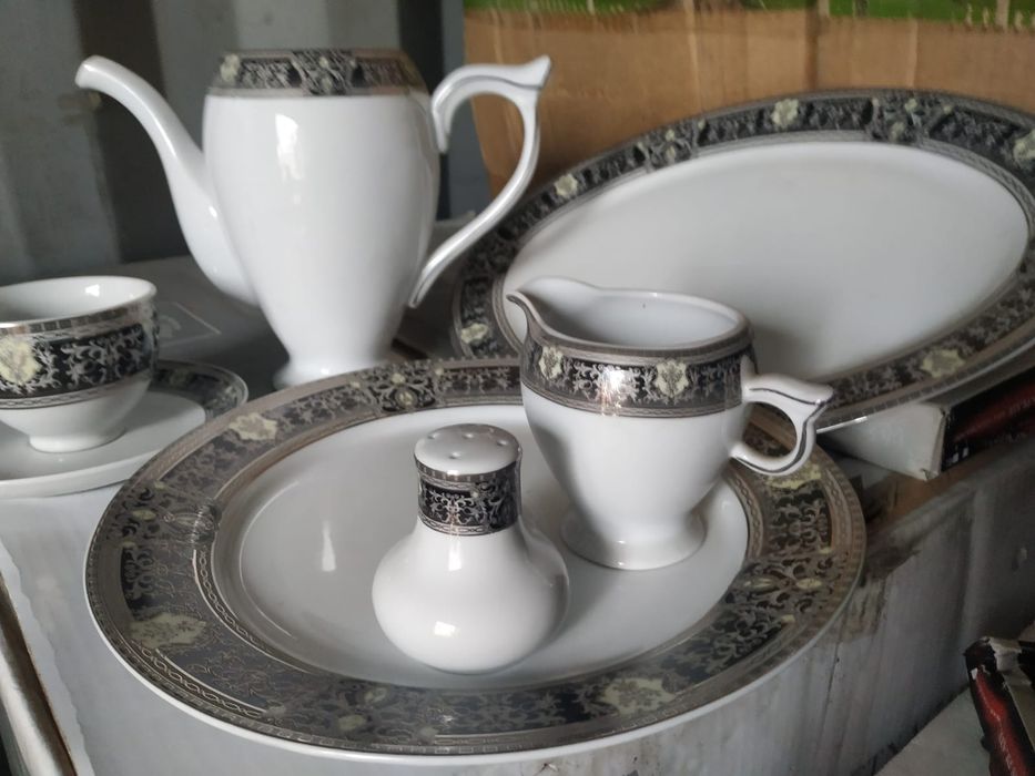 Сервиз чайно-столовый на 12 персон