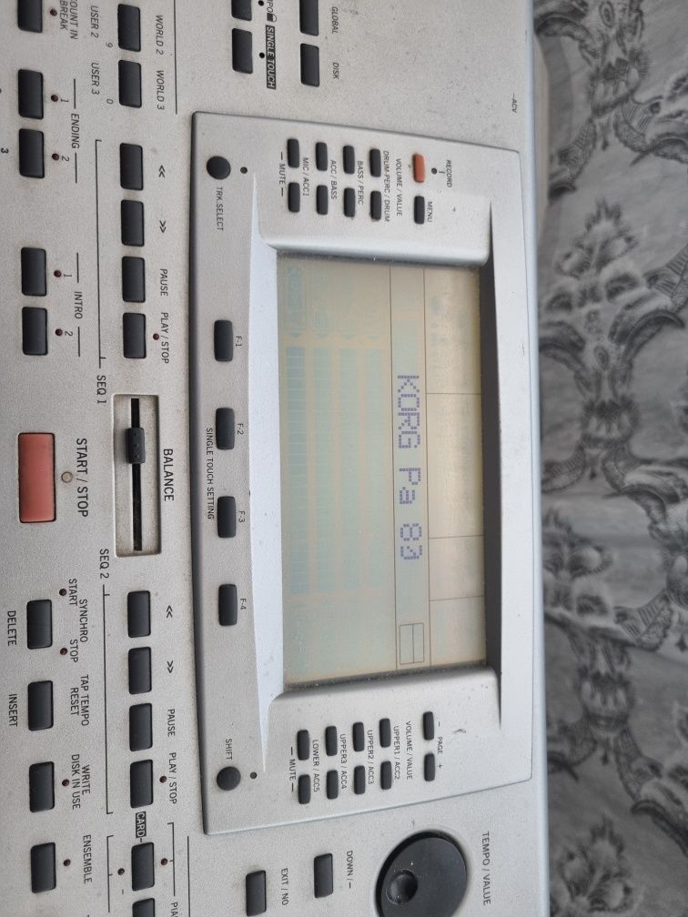 Orga Korg pa 80 .