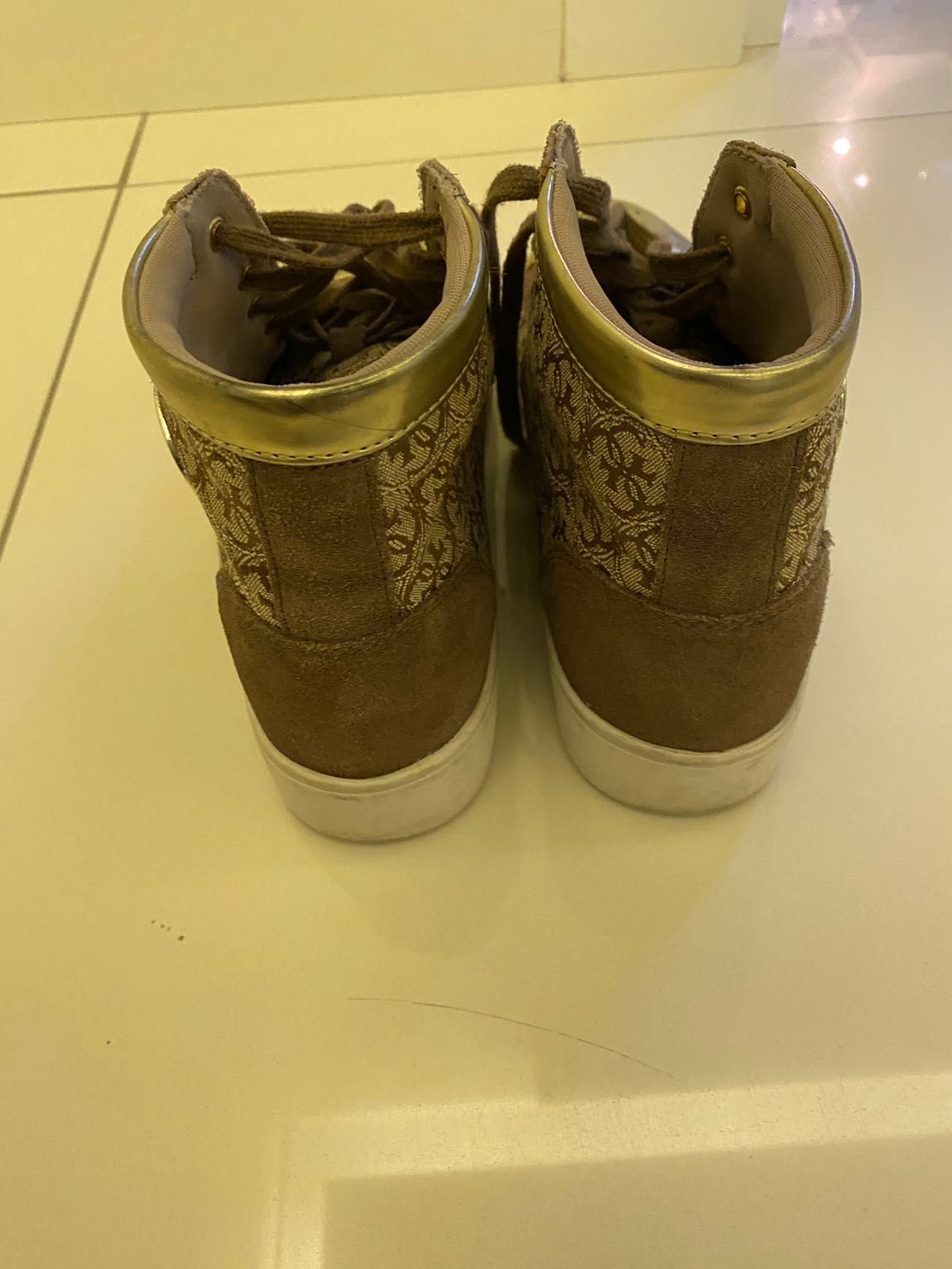 Оригинални Дамски Guess кецове