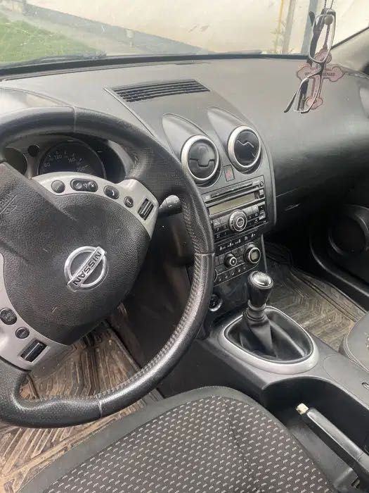 Vând  Nissan Qashqai