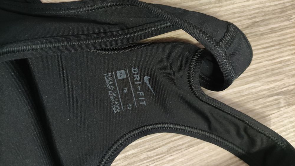 Nike XL дамски топ бюстие в отлично състояние оригинално