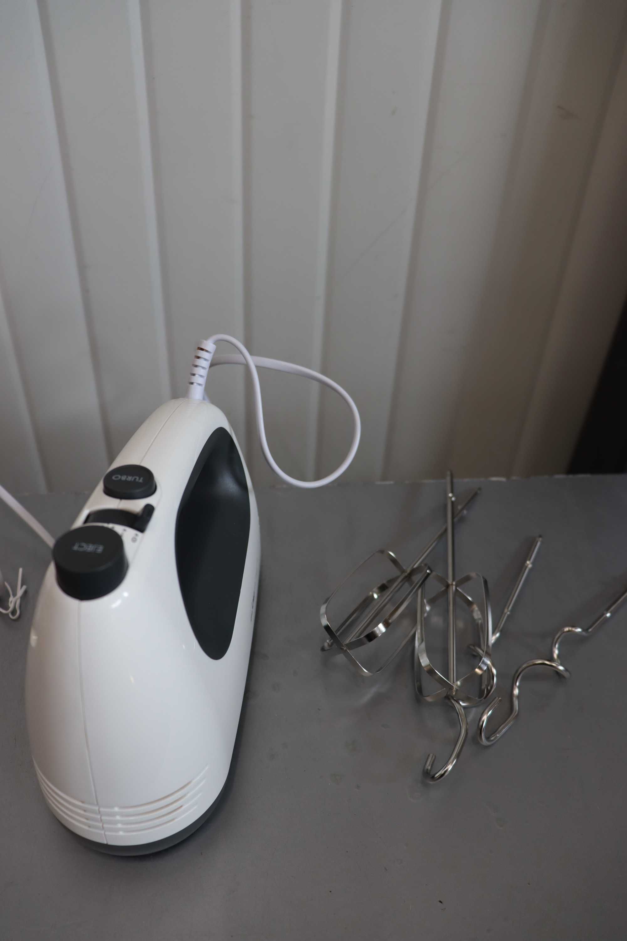 Clatronic HM 3775 – ръчен миксер 400 W, 5 скорости + турбо