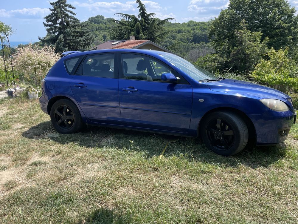 Автомобил Мазда 3