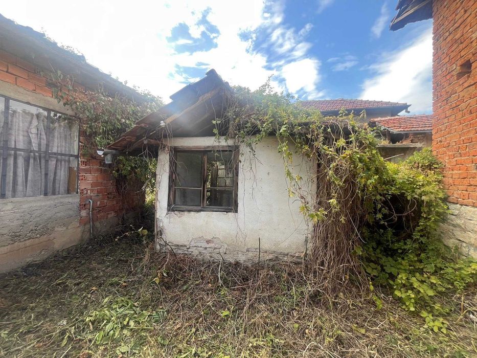 Продавам къща в село Долно Белотинци