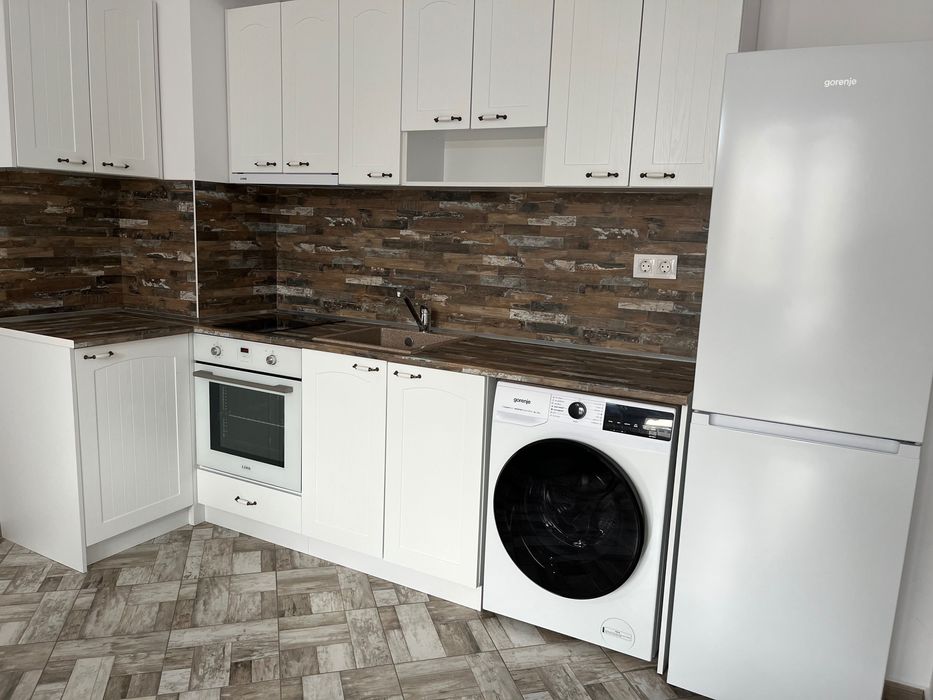 Дава се под наем Двустаен апартамент в Варна, Център - 50 кв.м за 408 € - Снимка #1