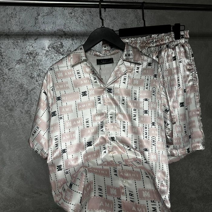 Amiri летен екип