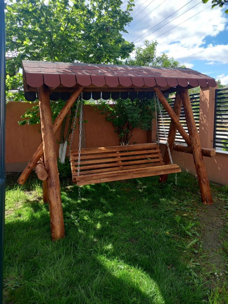balansoare si mese cu canapele rustice