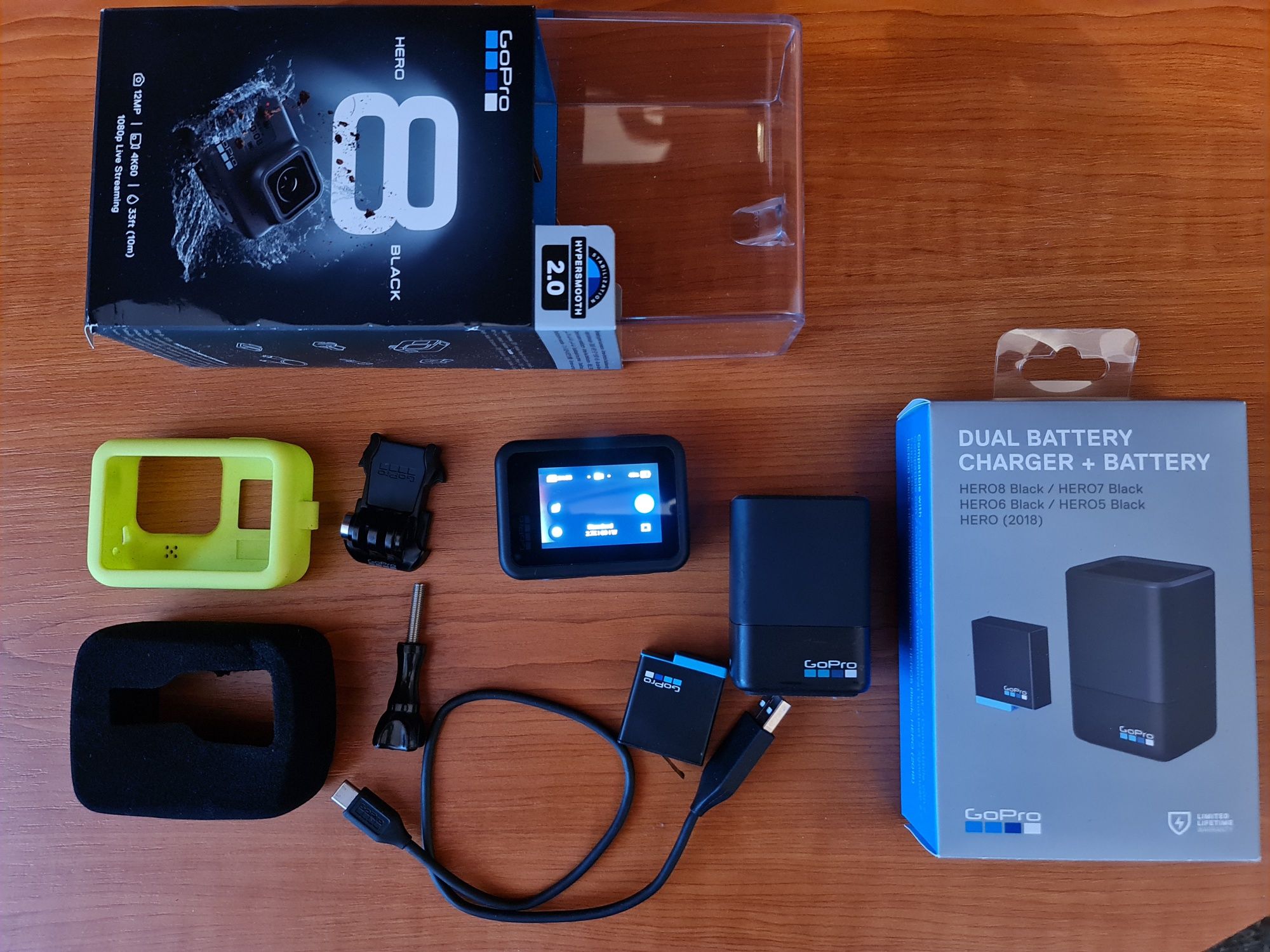 Gopro hero 8 black cu accesorii si ham