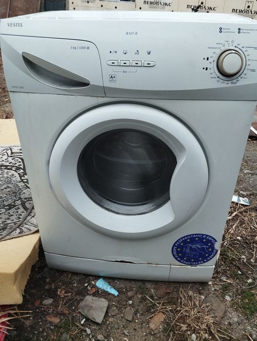 Продам не рабочую стиральную машину на запчасти