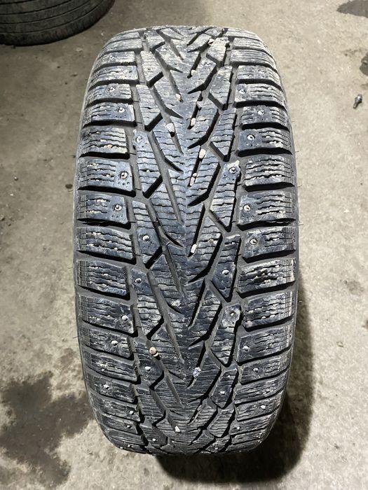 Продам шина один Нокиян.