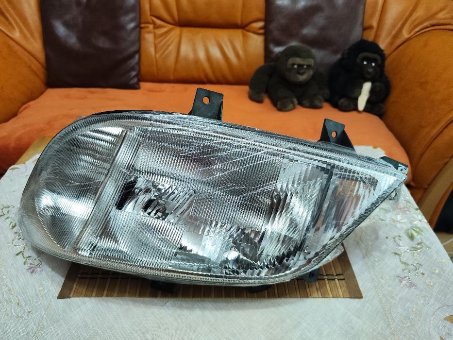 Vând far stânga și radiator climatizare