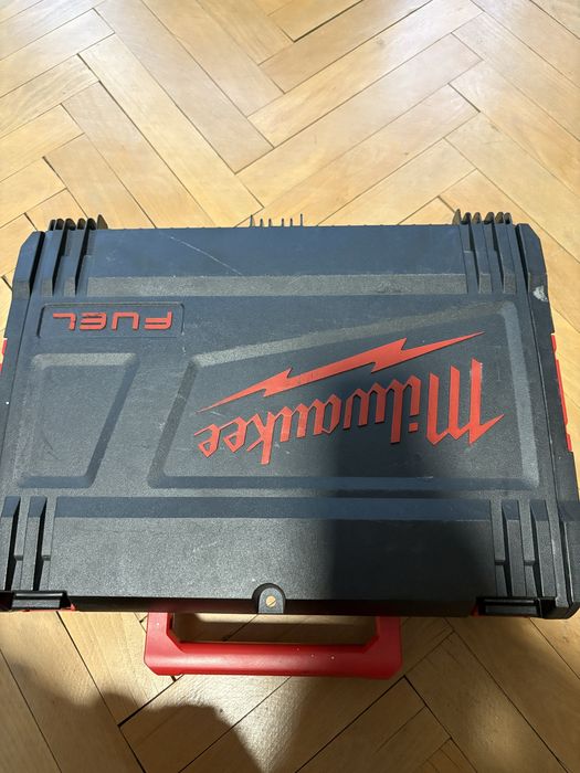 Акомулаторвн ударен гайковерт