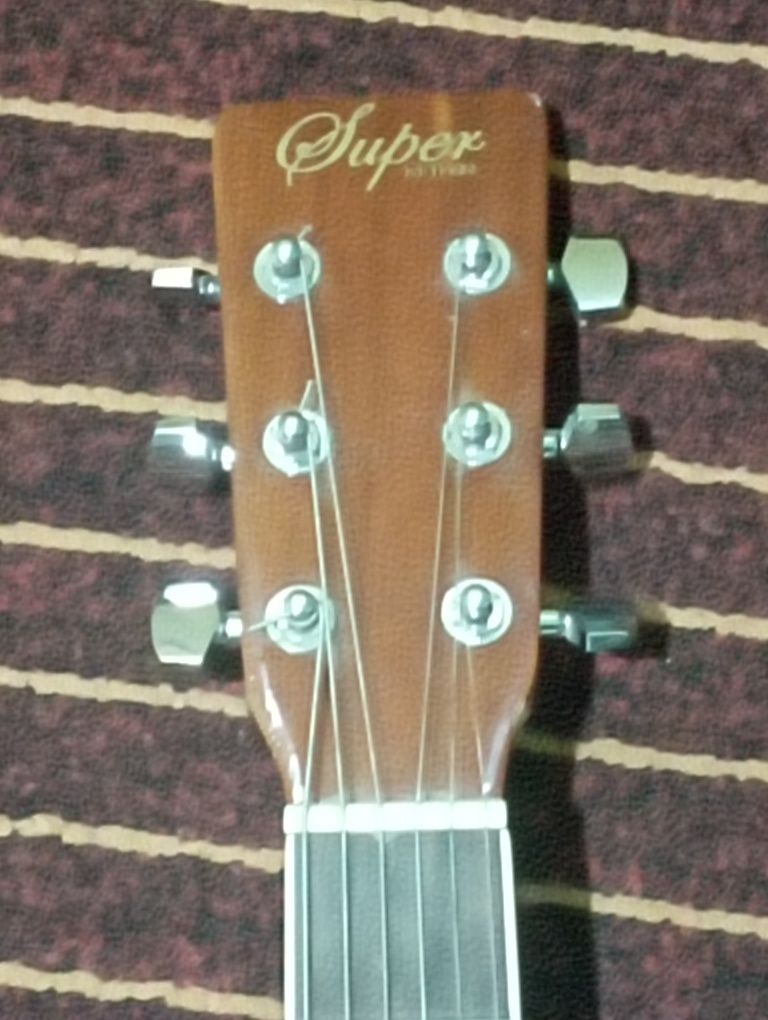 Gitara  sotiladi