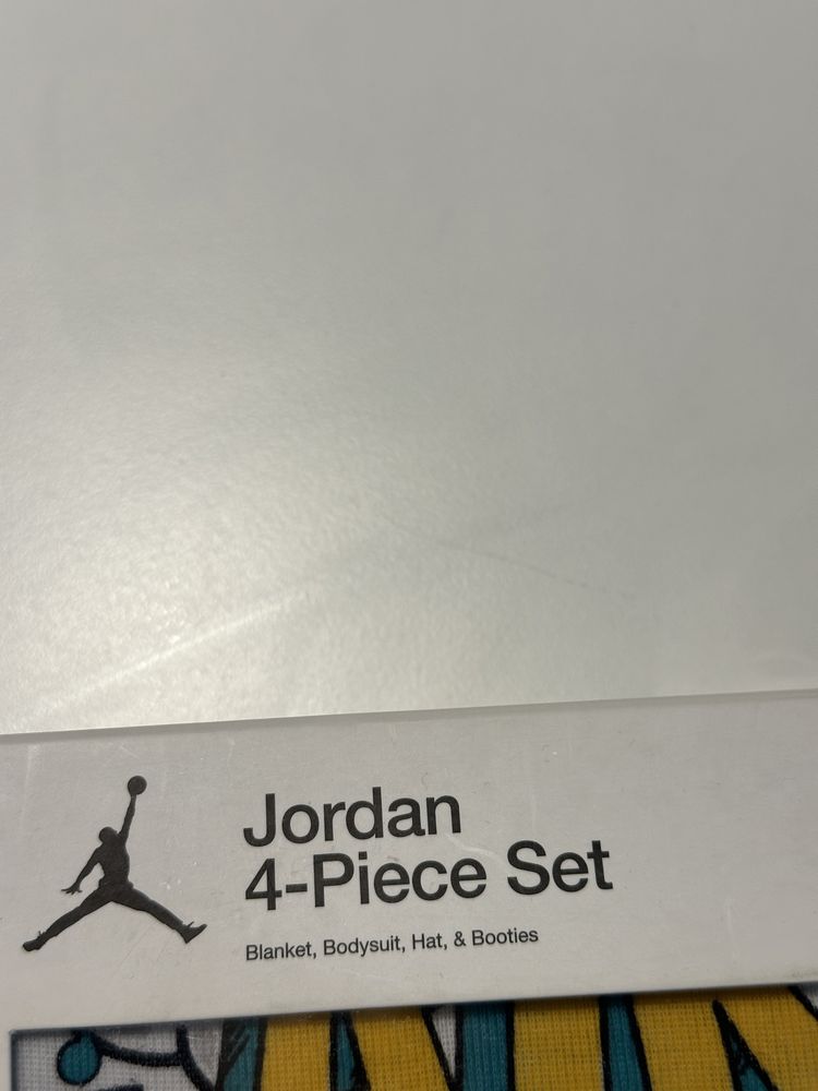 Чисто нови комплекти Nike Jordan за бебе 0-6м.