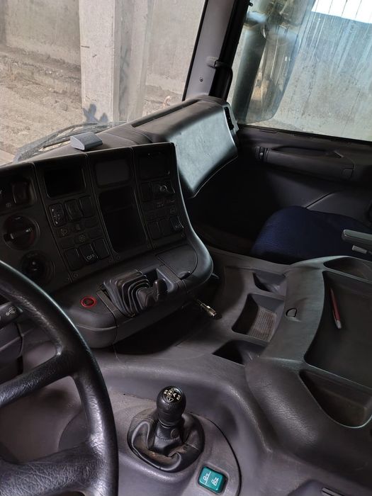 Camion Volvo scarabil