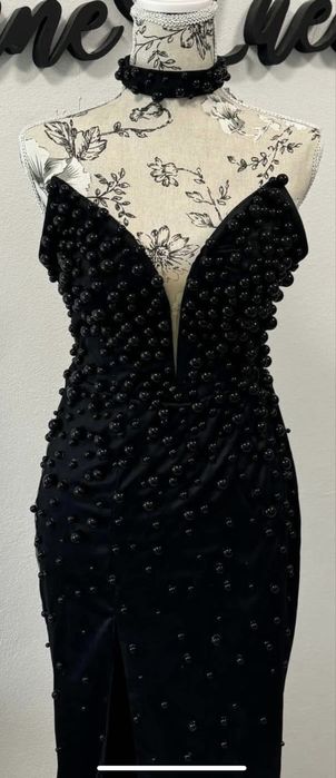 Rochie neagra de nasa ocazie pe comanda cu perle