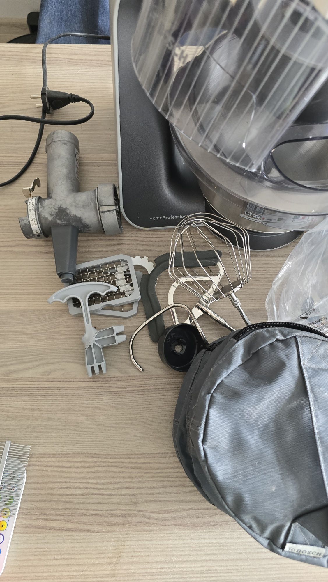Кухненски робот bosch MUM5