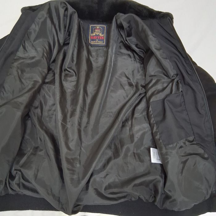 Мъжко черно яке.