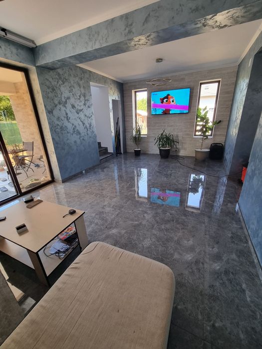 Casă 4 camere de vânzare