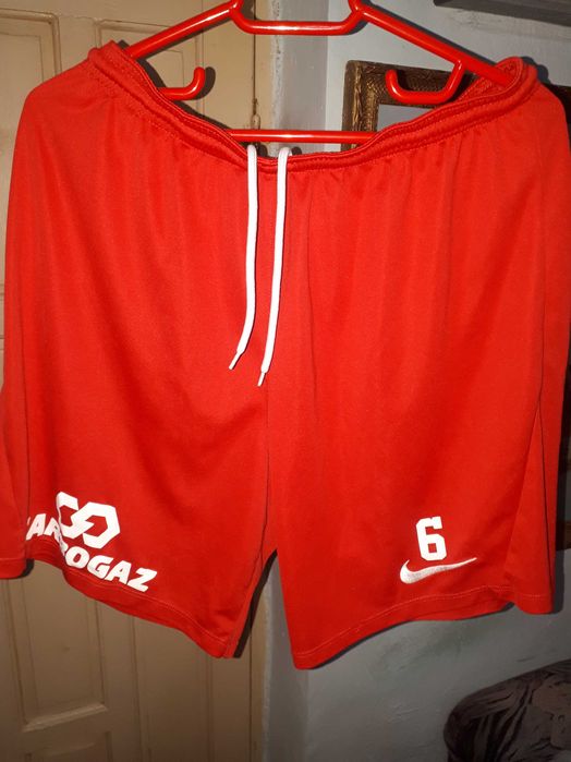 Tricou cu autografe+Sort Arsenal Tunari-Banii merg la un baiat bolnav