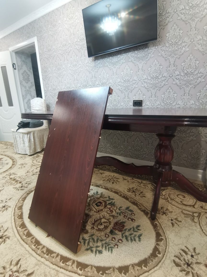 Стол для гостинный