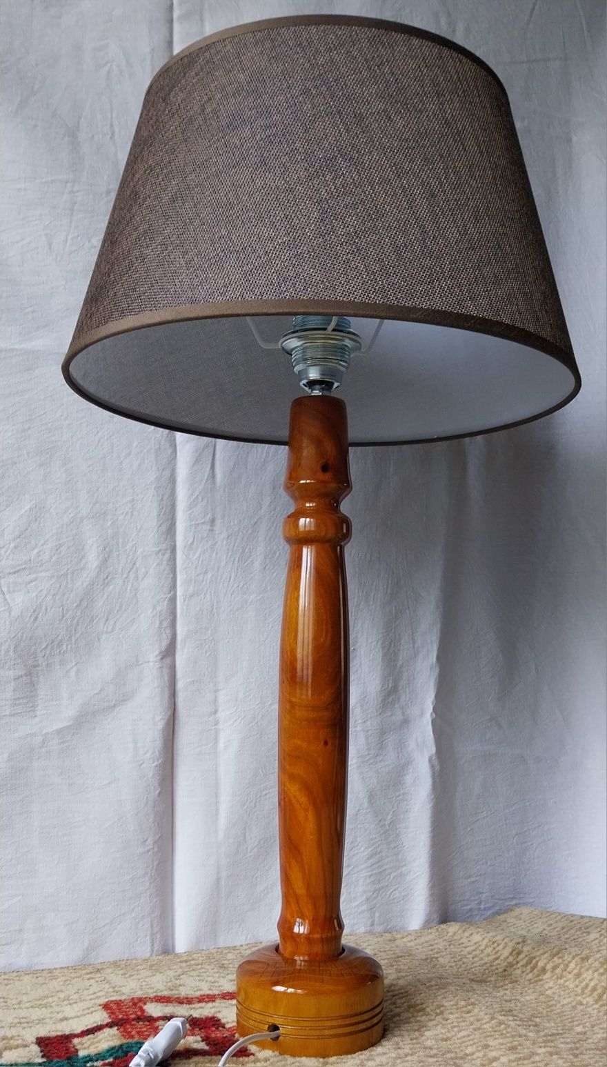 Lampa lemn masiv salcâm și prun, lucrata manual, finisata cu shellac