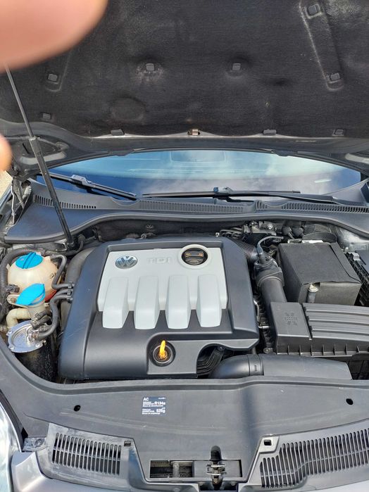 De vinzare vw golf 5.